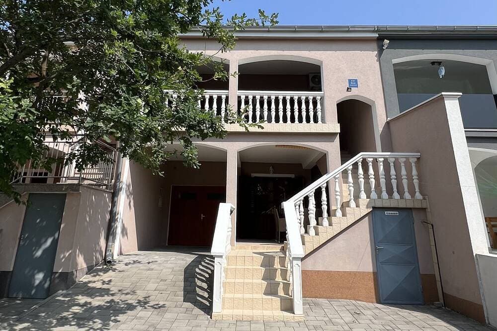Foto 6 von 12: 1-Zimmer-Ferienwohnung mit Terrasse Starigrad, Paklenica