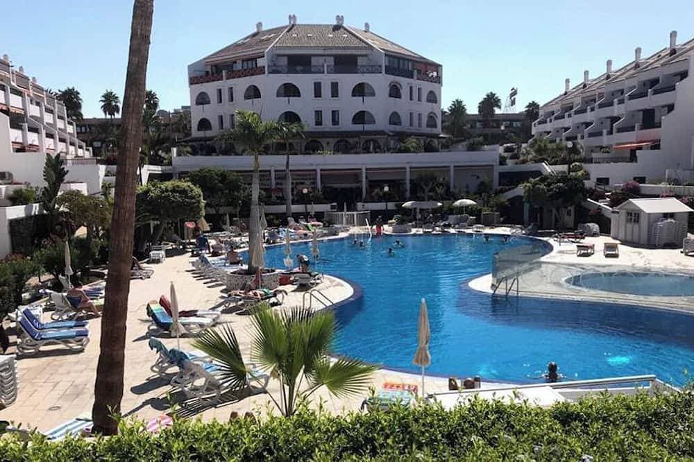 Beautiful large 2 bed apartment close to beach and all amenities 1