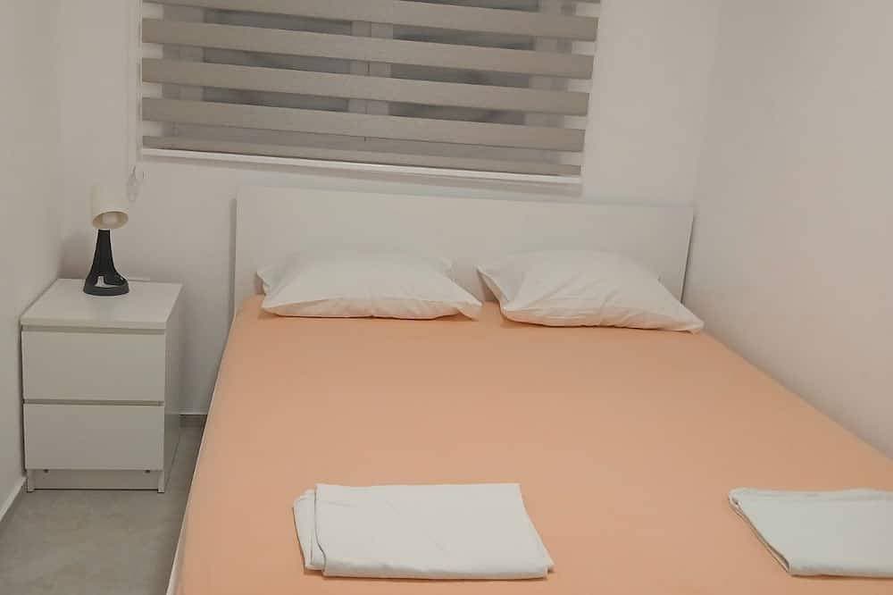 Cozy 2-bedroom apartment in quaint Sutomore with AC 1
