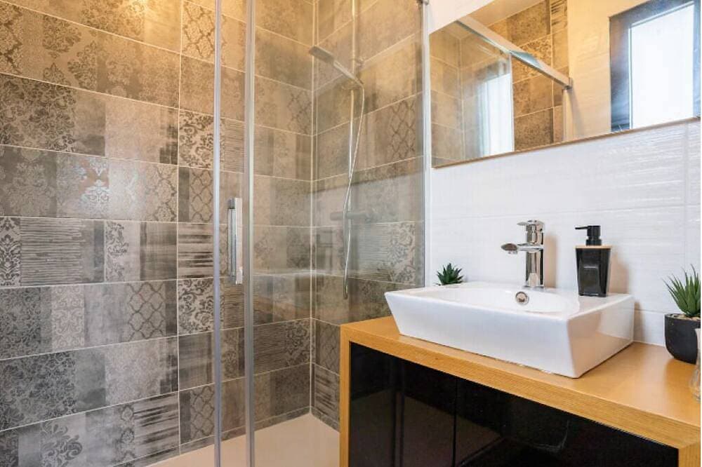 Foto 13 von 30: Superb new villa with 6-seater spa