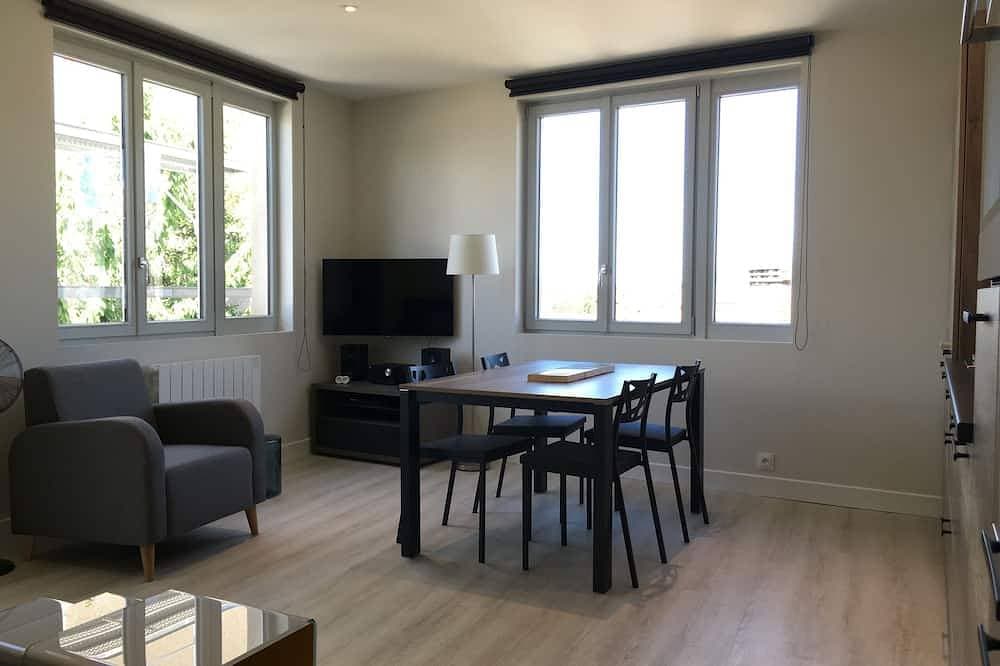 Foto 4 von 5: Very bright, quiet gîte with panoramic view, opening onto huge terrace.