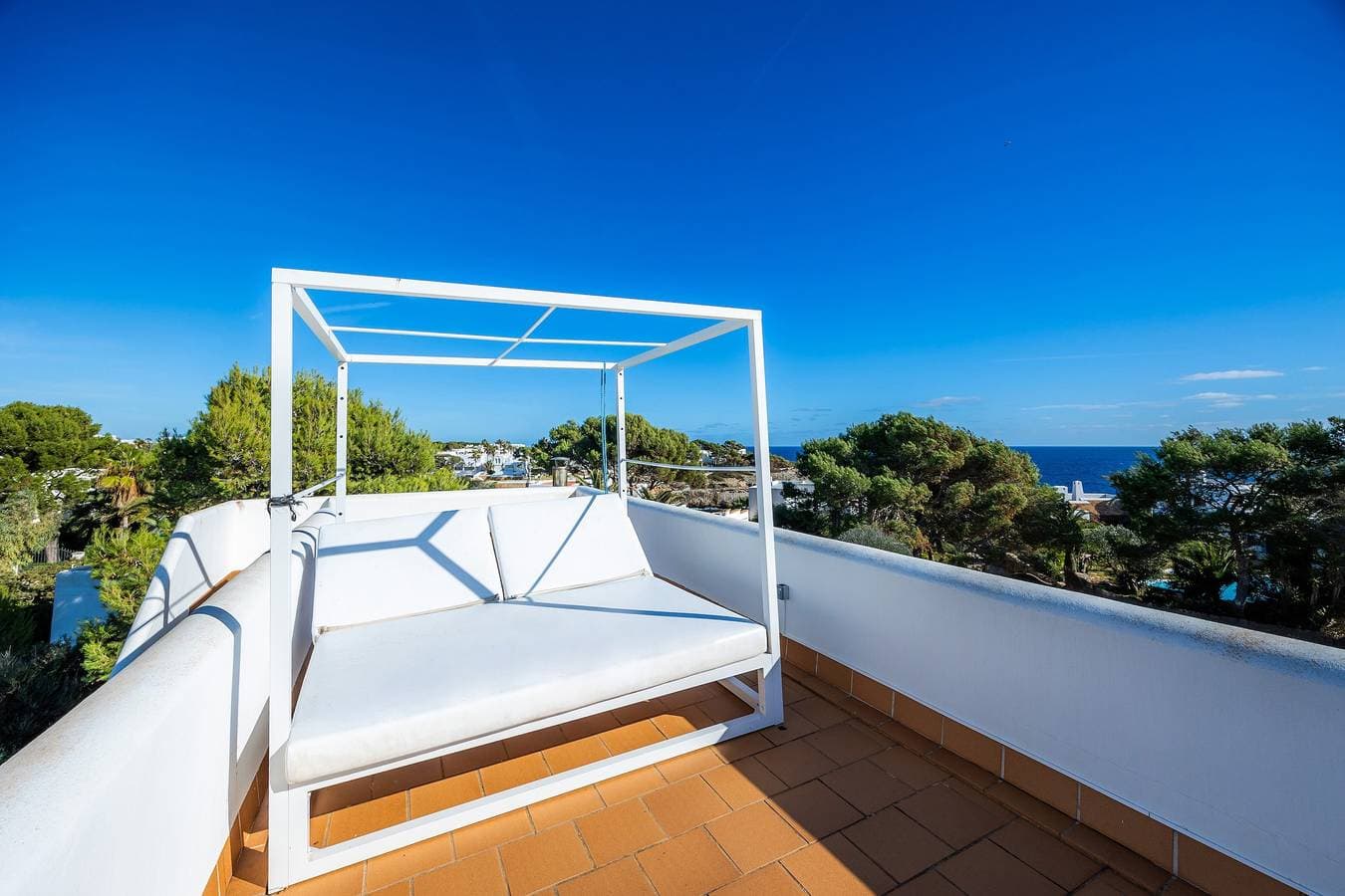Foto 3 von 34: Villa „Luna“ mit Meerblick, Pool, Klimaanlage, Terrassen & Garten