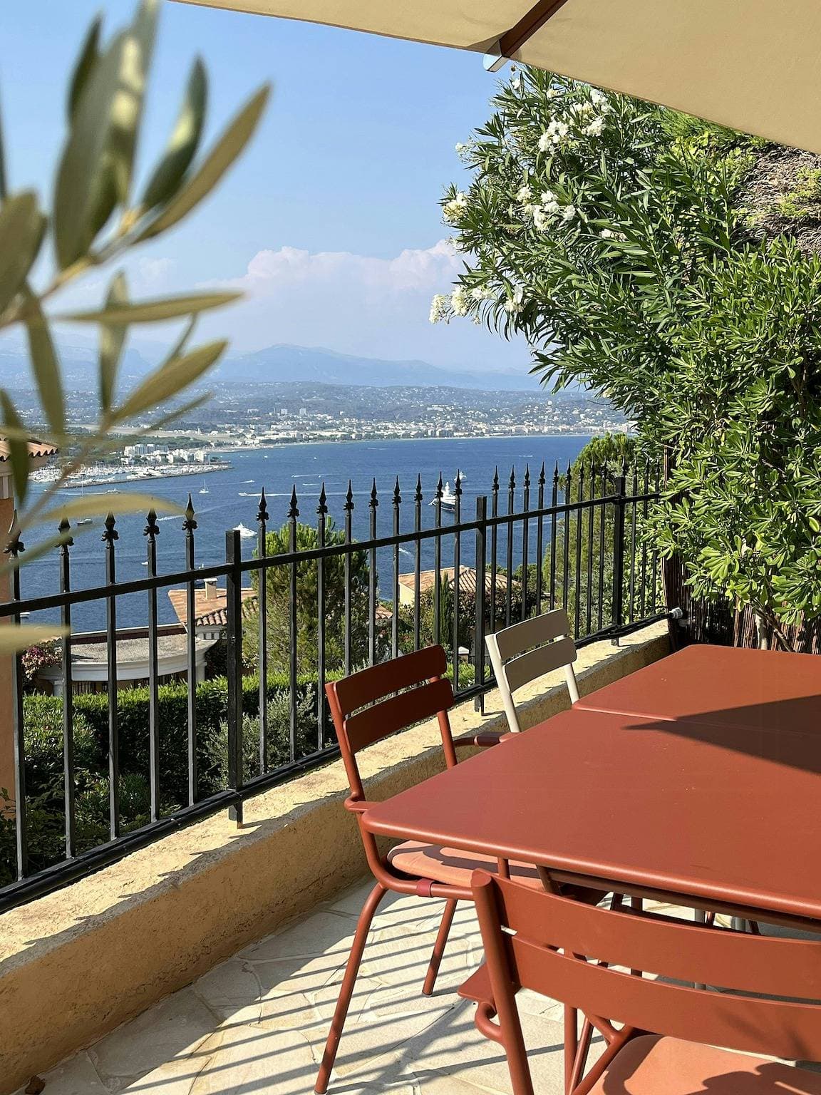 Villa mit Meerblick in Théoule-sur-Mer 1