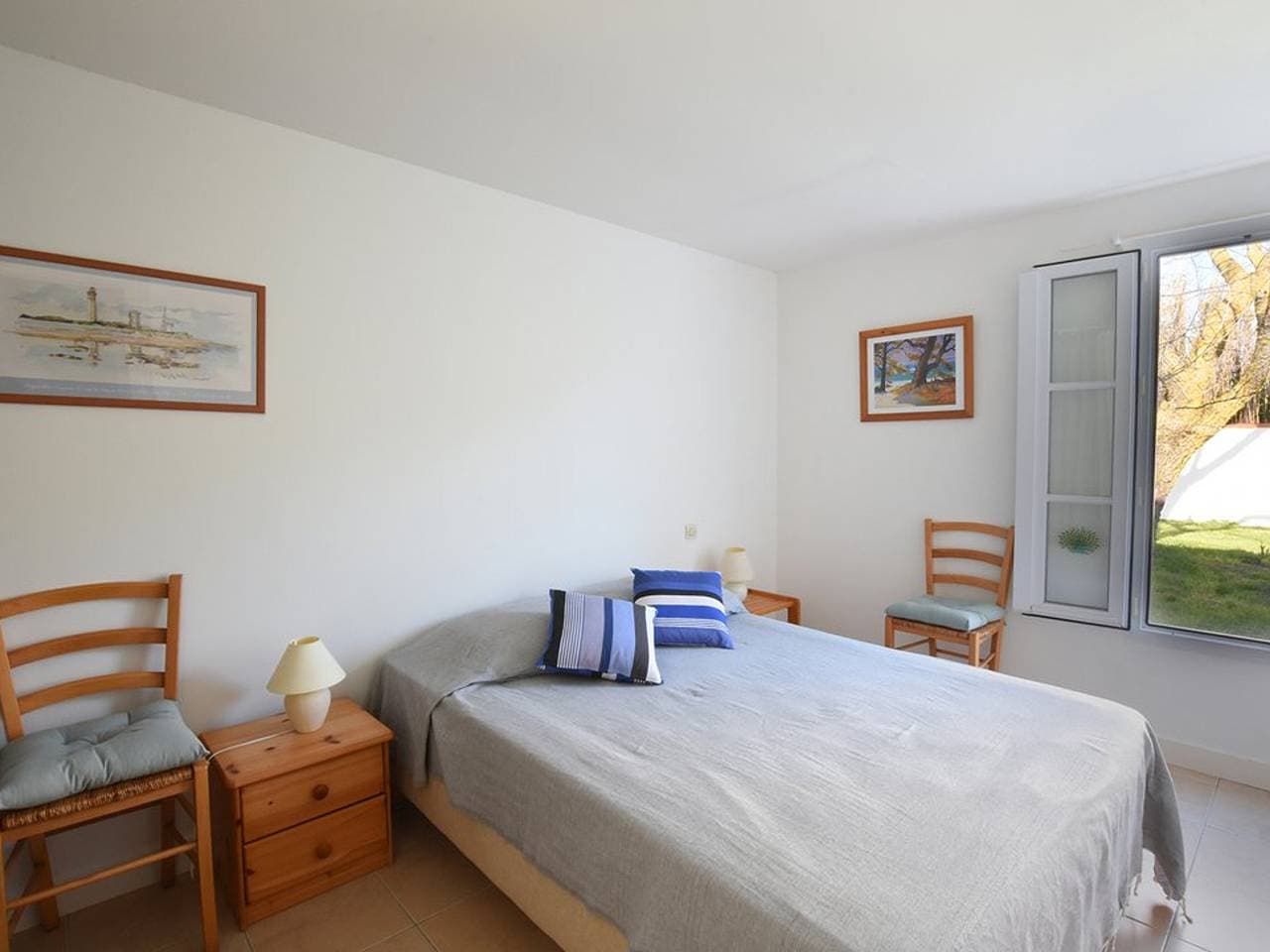 Foto 9 von 17: Charmante Maison avec Terrasse Ombragée, Proche Port, Wi-Fi Gratis, Cheminée, Stationnement à Proximité