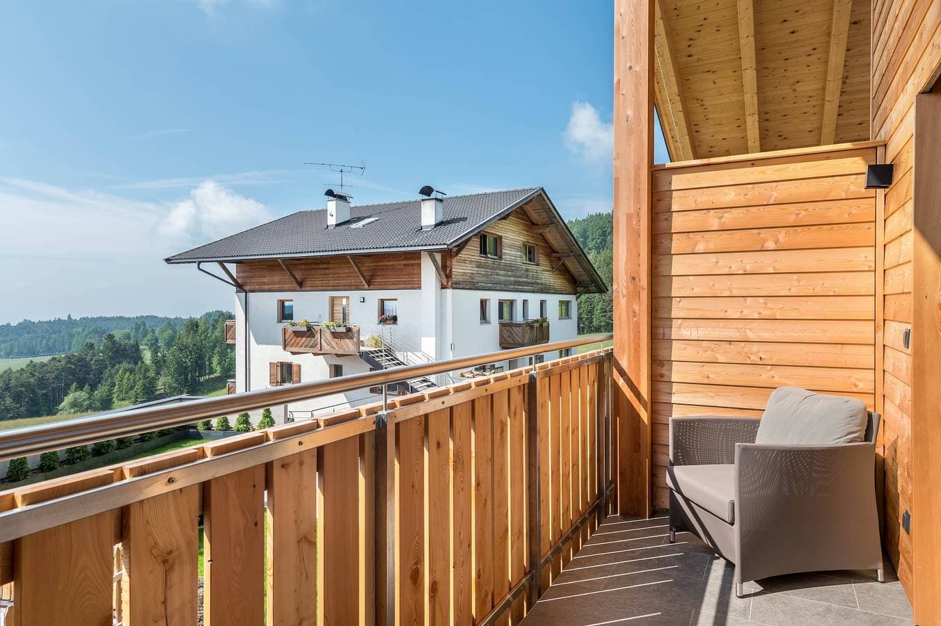 Foto 3 von 33: Ferienwohnung 'Larch' mit Bergblick, Gemeinschaftsgarten und WLAN