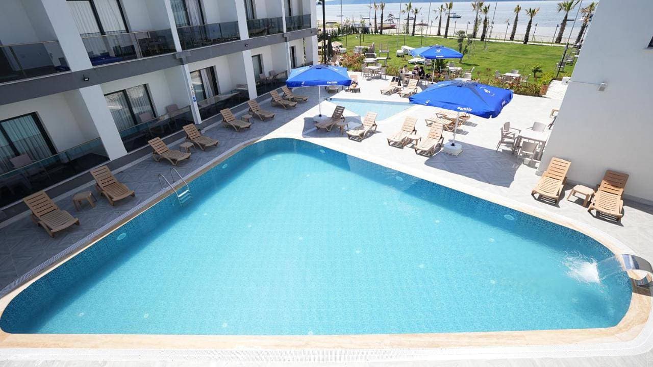 Foto 13 von 16: Double or Twin Room with Pool View