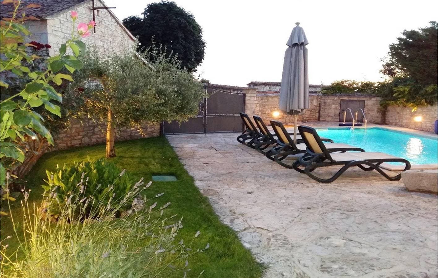 Foto 8 von 30: Gemütliche 1-Zimmer-Wohnung mit Pool, WLAN und Parkplatz in Jakovici