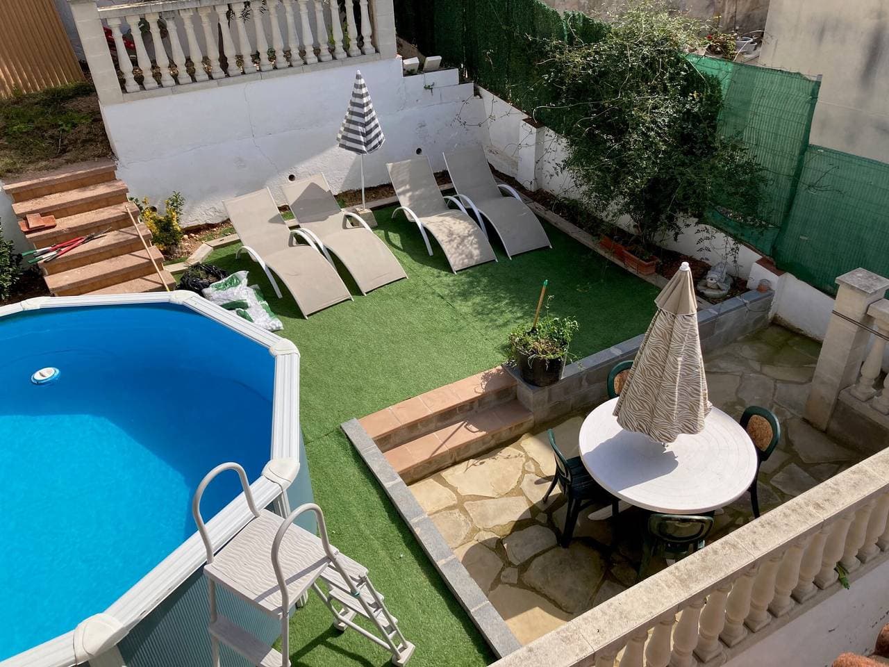 Lola's Beach House 1