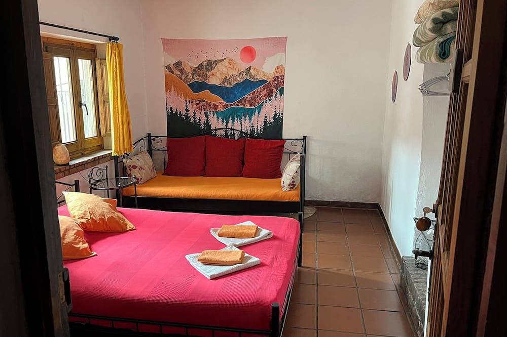 Foto 6 von 28: Doppelzimmer mit Bad in einem gemütlichen Gästehaus in einem kleinen Dorf