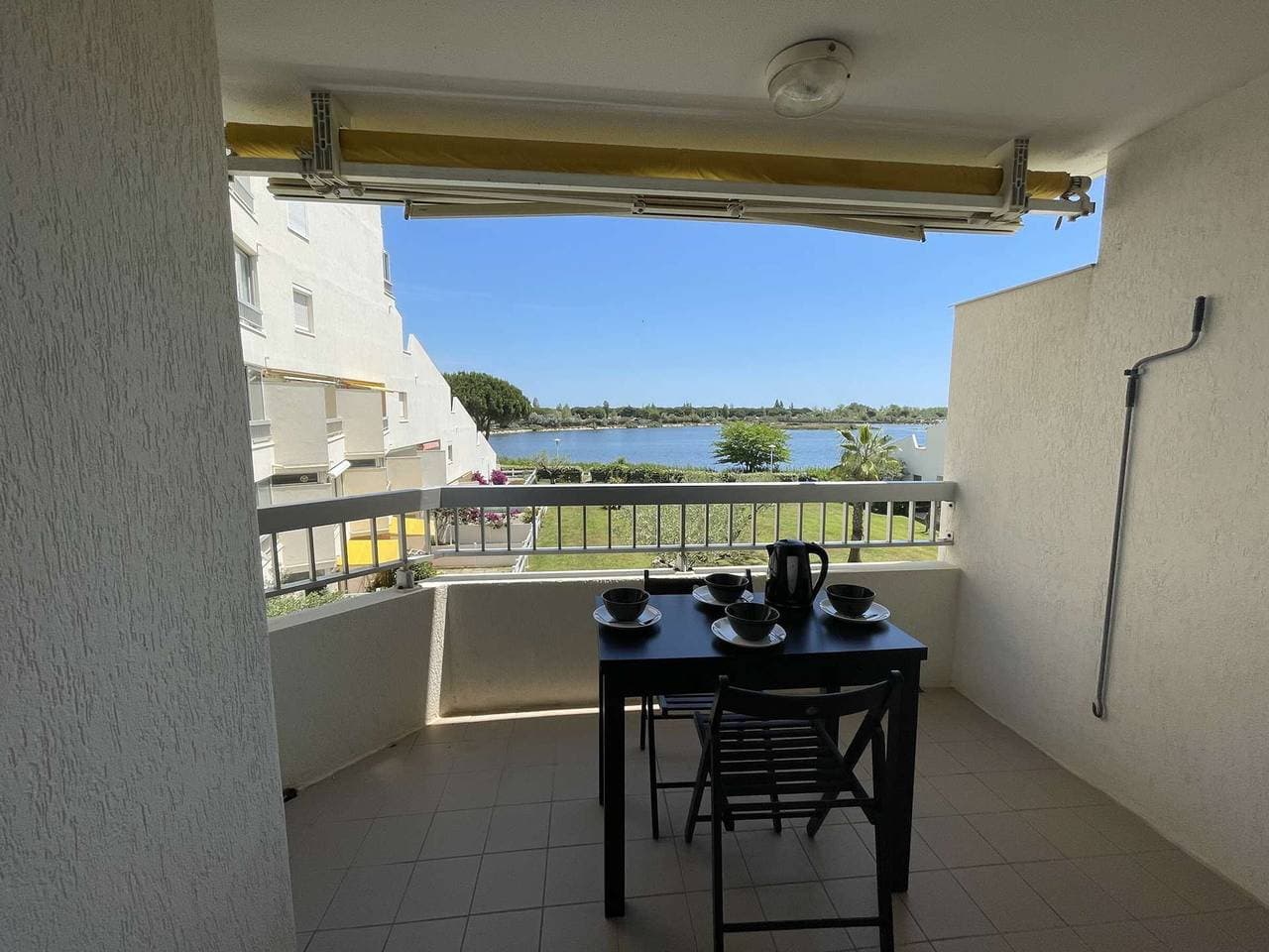 Renovierte 2-Zimmer-Wohnung mit Terrasse und Parkplatz in Port Camargue 1