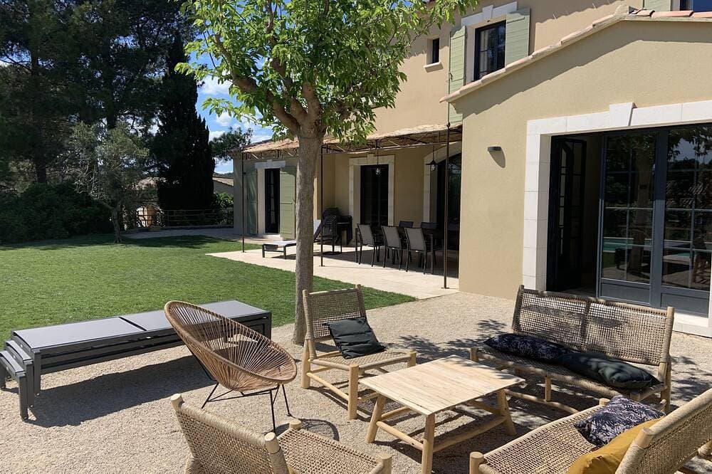 3 minutes from the center (Provencal village) and shops: Mas St Olive with swimming pool 1