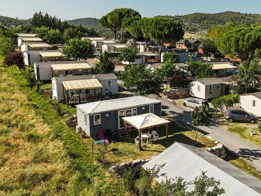 Foto 4 von 37: Flower Camping Provence Vallée - Unterkunft 2 personen - Coco Sweet 12m² 1 Zimmer (ohne Sanitäranlagen)