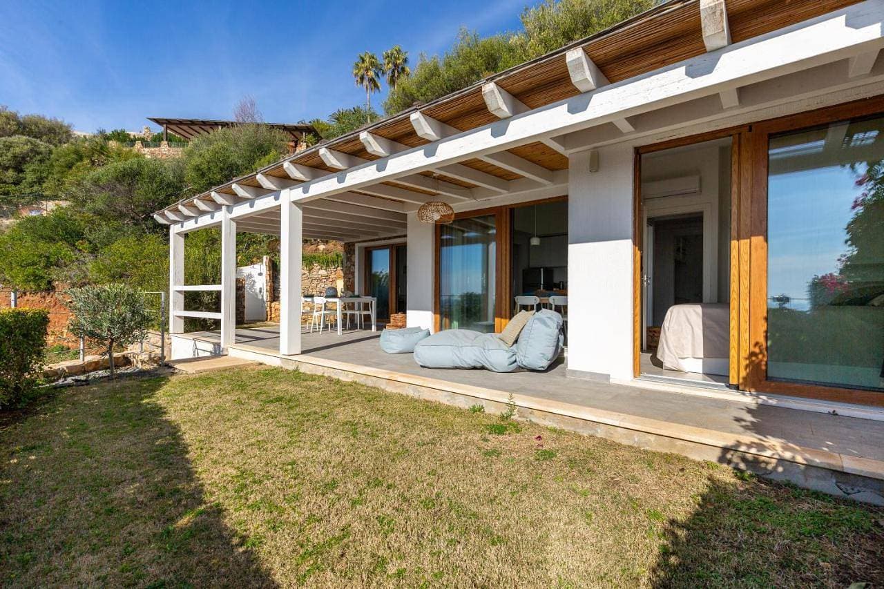 Foto 4 von 5: Villa with Sea View