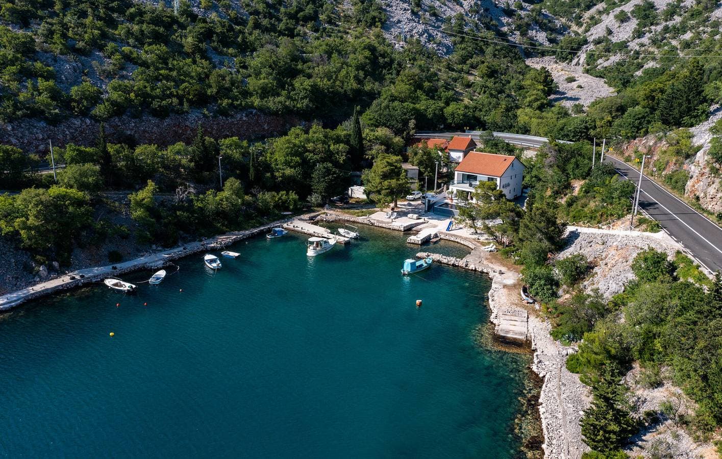 Foto 3 von 43: Gemütliche 200 m² große Wohnung mit Pool, Terrasse und 1,5 km entferntem Strandzugang