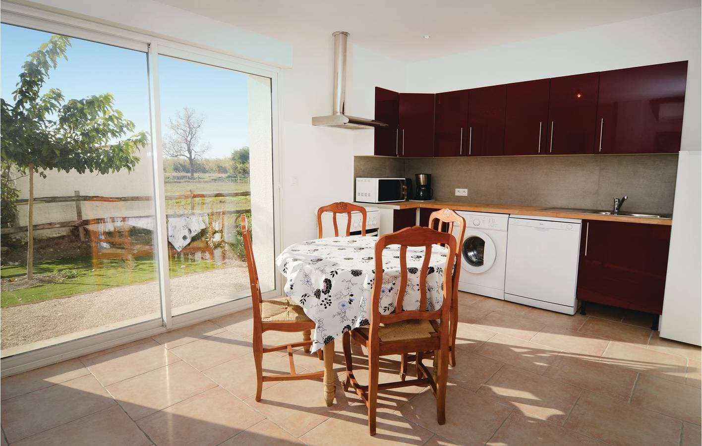 Foto 11 von 40: Rhone-Side Wohnung: AC, Pool, Parkplatz & WiFi!