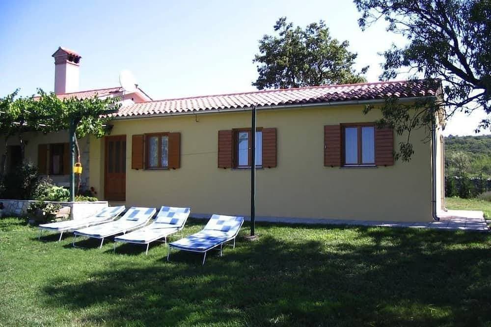 Foto 7 von 24: Charmantes Ferienhaus in Bartići mit Terrasse