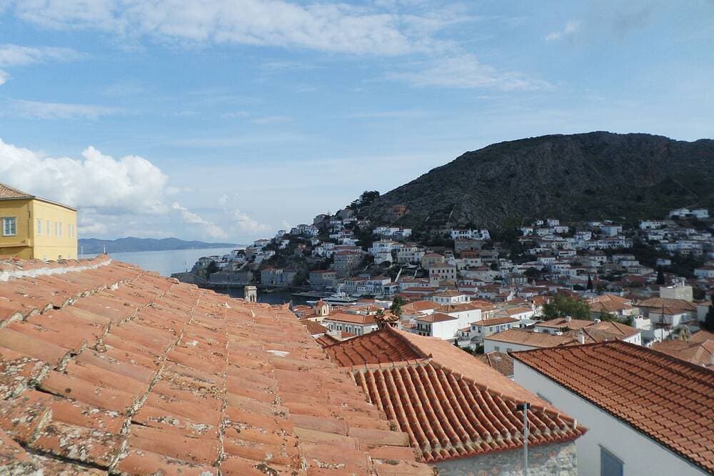 Traditional island house in the heart of Hydra 1