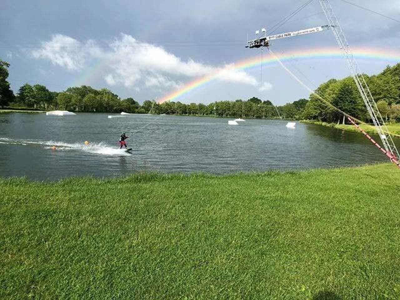 Foto 4 von 12: Waldhütte in Berry in der Nähe eines Wassersportzentrums
