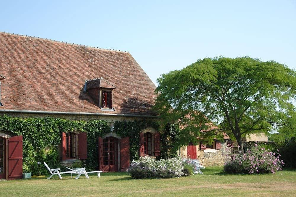 Rustikaler Bauernhof auf dem Land mit Tennisplatz und Swimmingpool 1