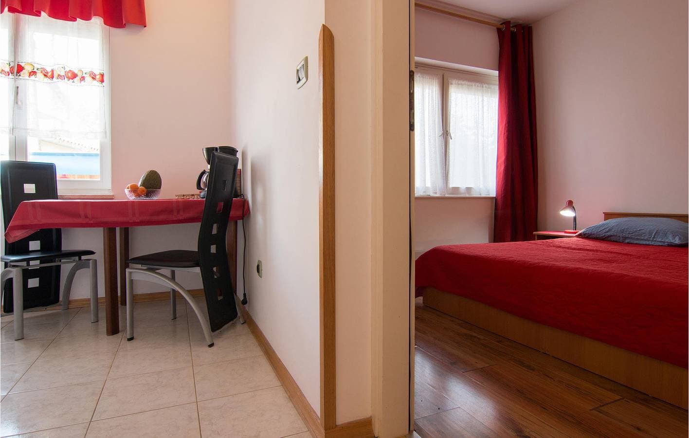 Foto 12 von 21: Gemütliche Ferienwohnung mit Pool, WLAN und Parkplatz, nur 2,5 km vom Strand entfernt