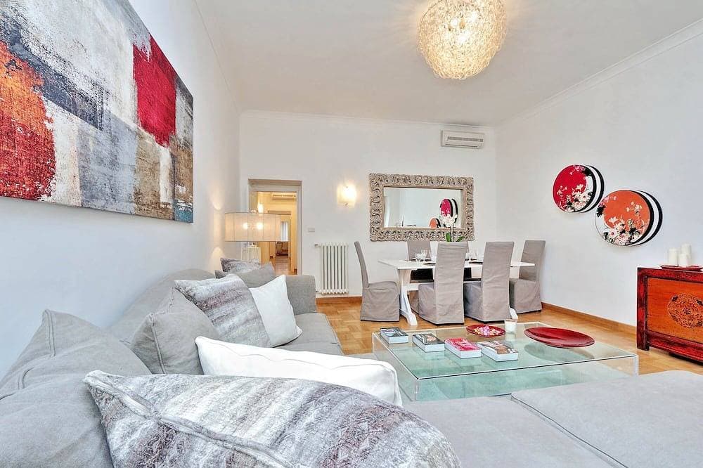 Elegant apartment with 3 bedrooms 3 bathrooms Piazza del Popolo 1