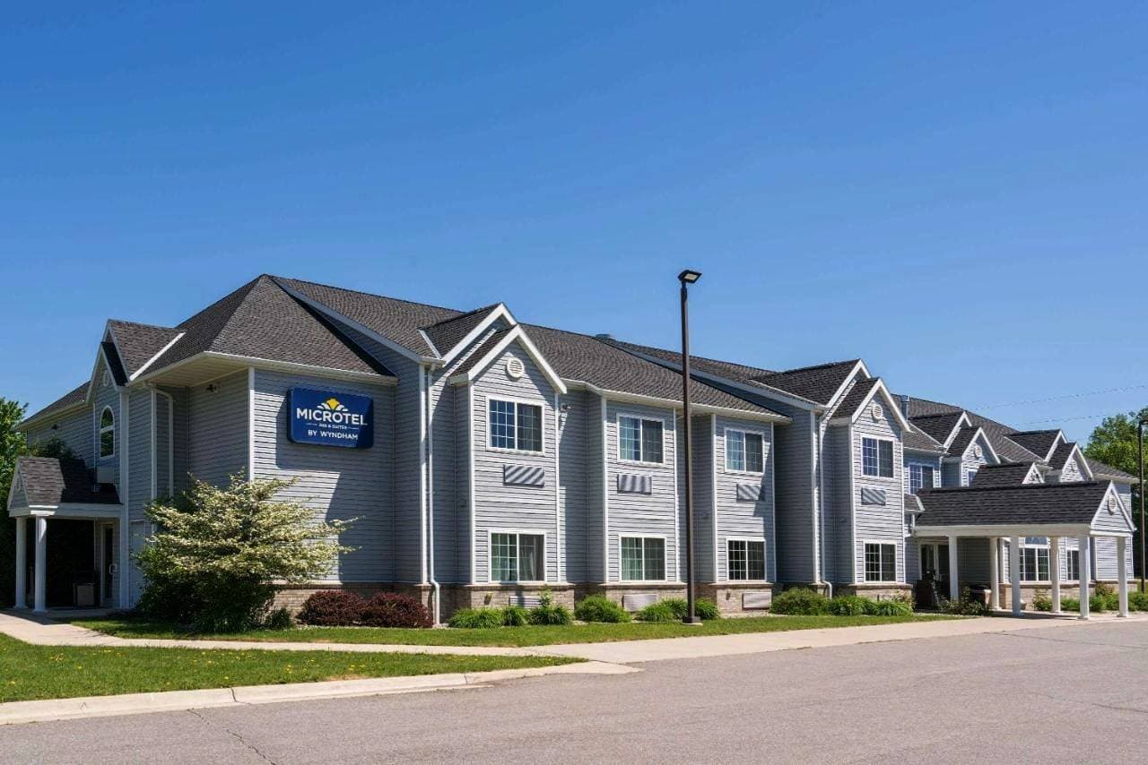 Microtel Inn & Suites by Wyndham Springfield 1