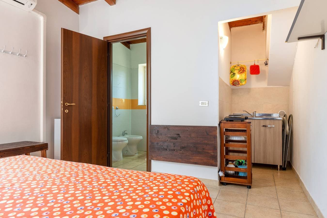 Foto 6 von 27: Studio-Apartment 'Room in Villa Gianfreda' mit Gemeinschaftspool, WLAN und Klimaanlage