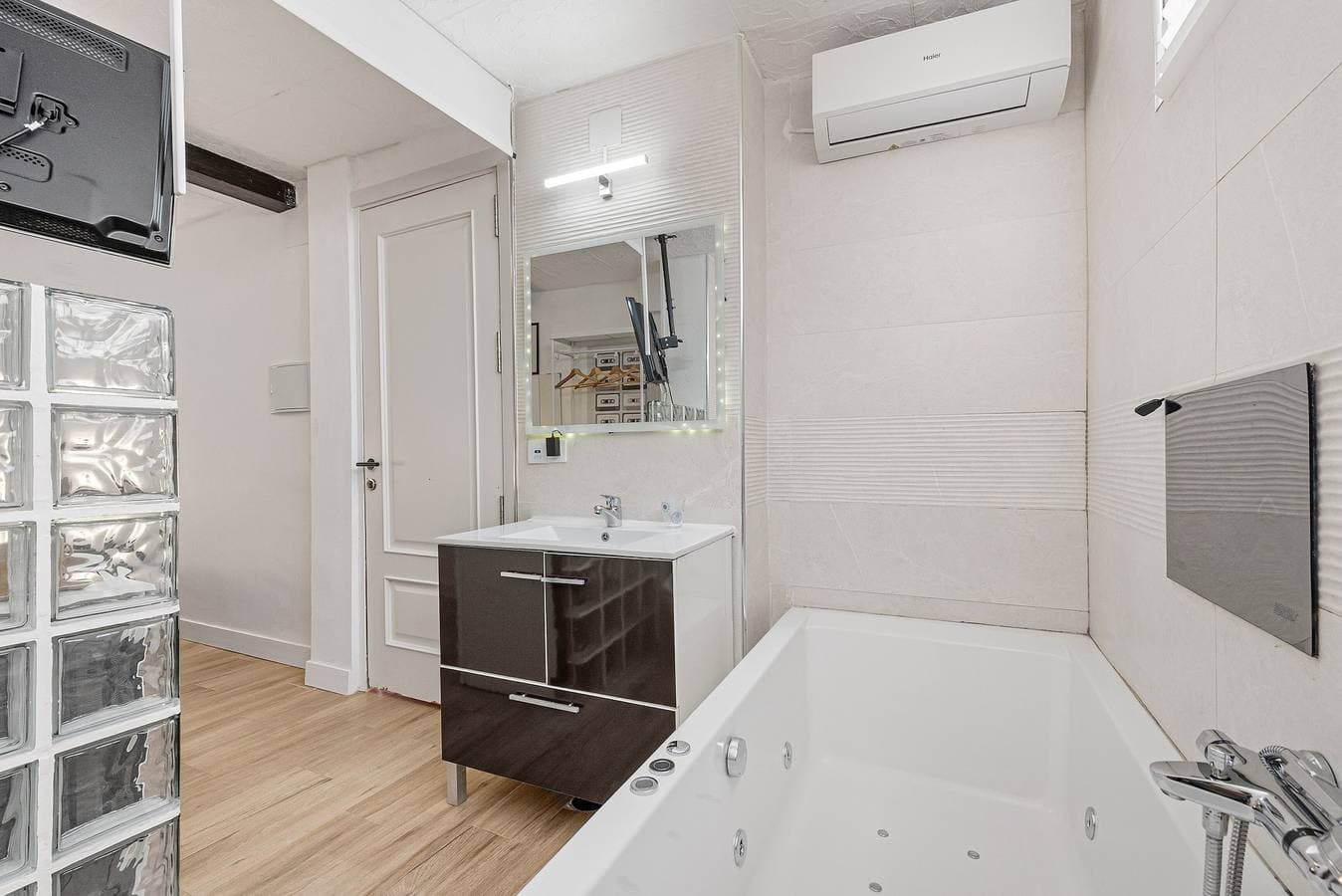 Foto 7 von 20: Apartment 'Malaga Jacuzzy' mit WLAN und Klimaanlage