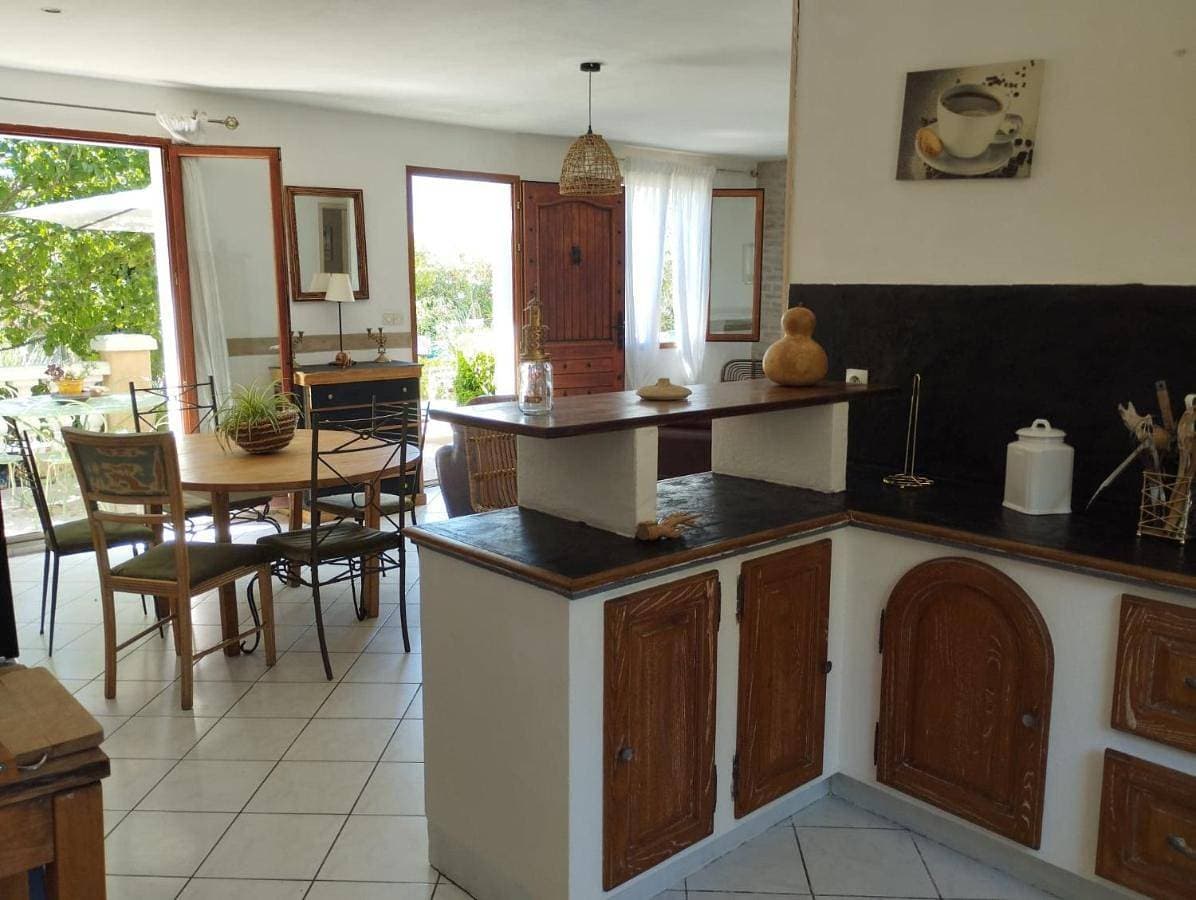 Foto 4 von 11: Three-Bedroom House
