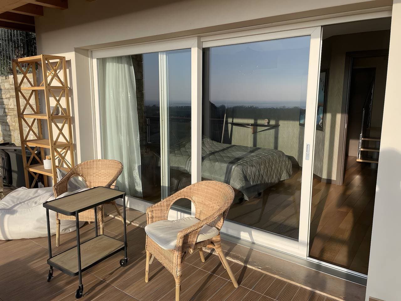 Foto 3 von 25: Elegantes und modernes Apartment mit Seeblick und zwei privaten Terrassen