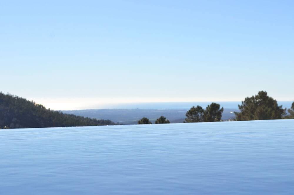 Luxuriöse Privatvilla mit Infinity-Pool 1