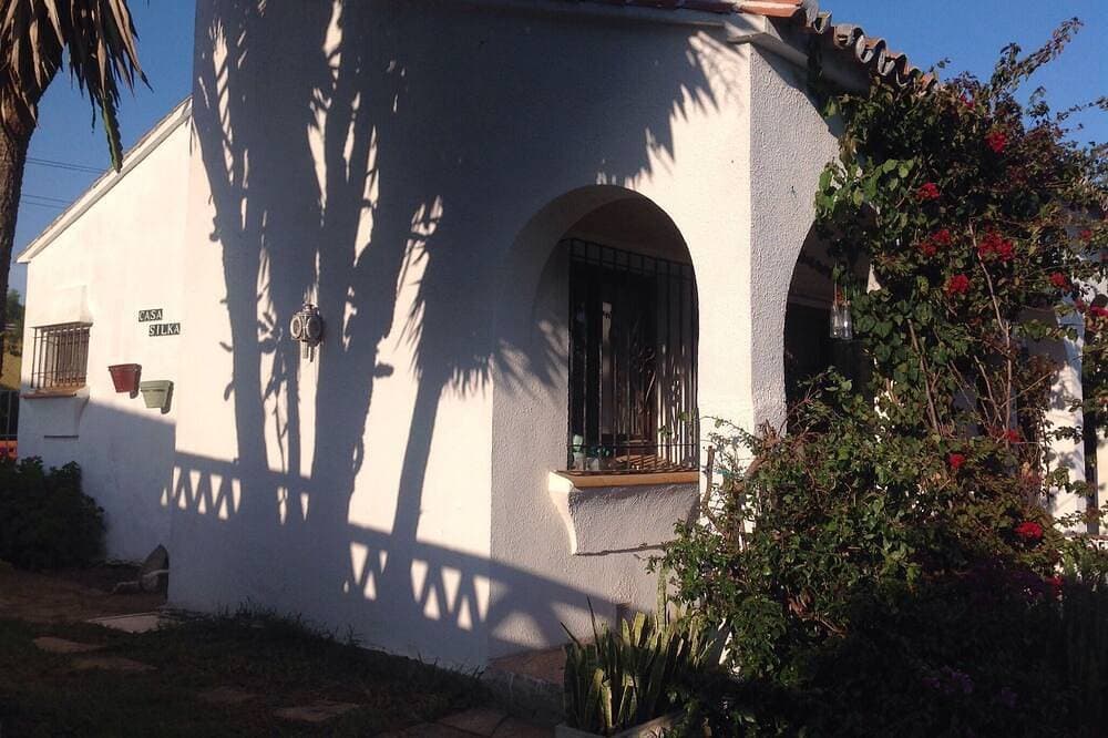 Foto 11 von 30: Andalusische Villa, Pool 4x8m, 2 Doppelbetten, Strand 400M, Nahe zu Restaurants
