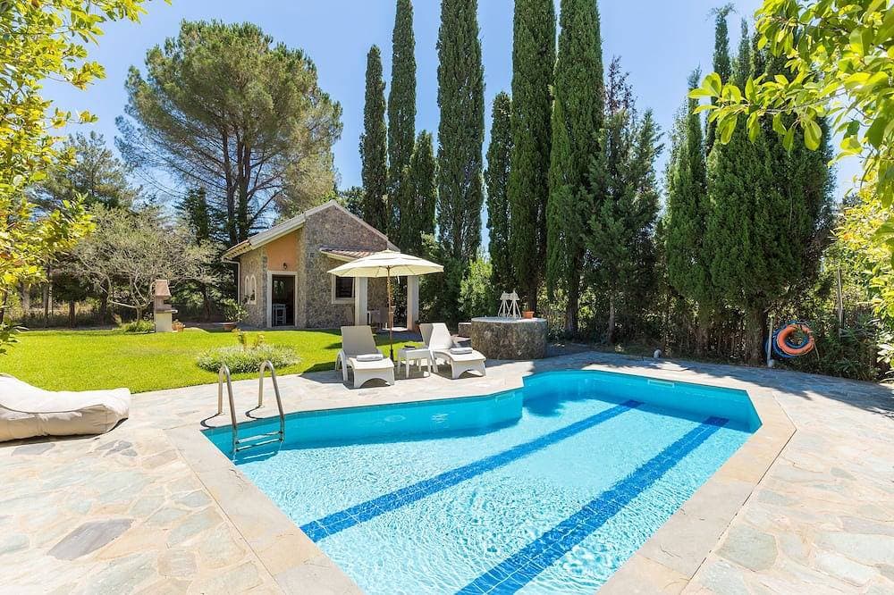 Cottage mit privatem Pool in Dassia 200 m vom Strand 1