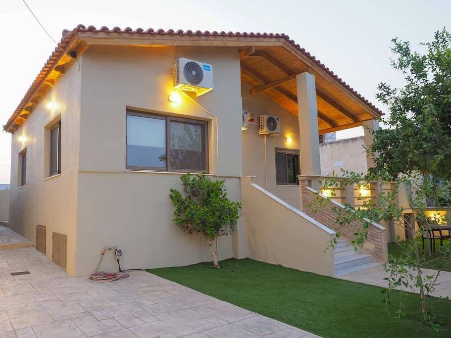 Beautiful House, Salamina 1