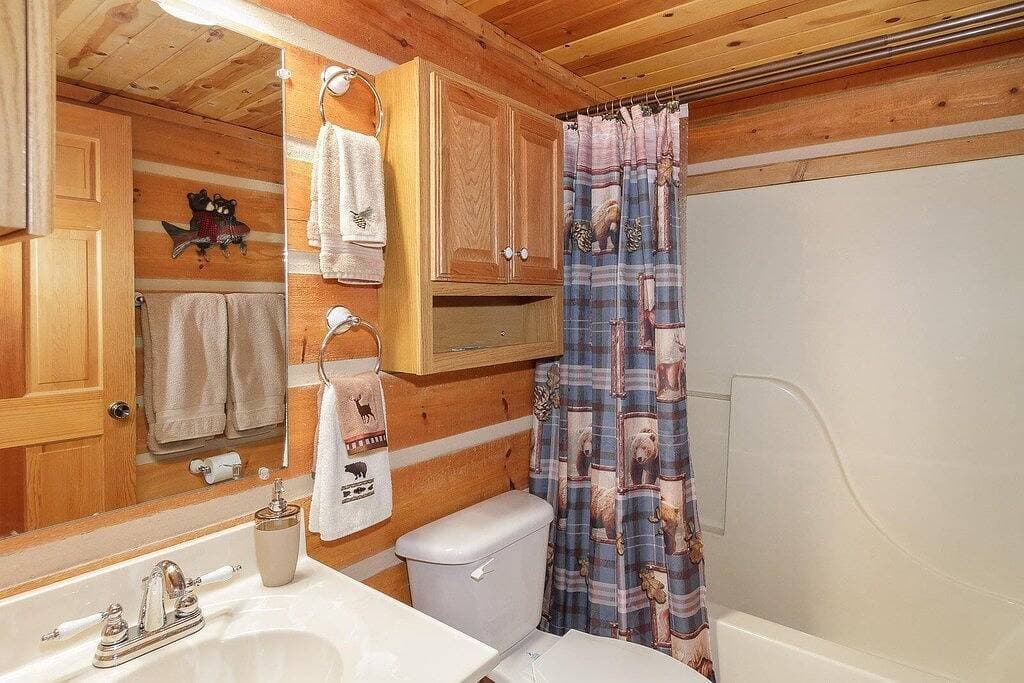 Foto 4 von 21: Eine romantische abgeschiedene Hütte mit Blick auf die Berge, Whirlpool und Holz Kamin!