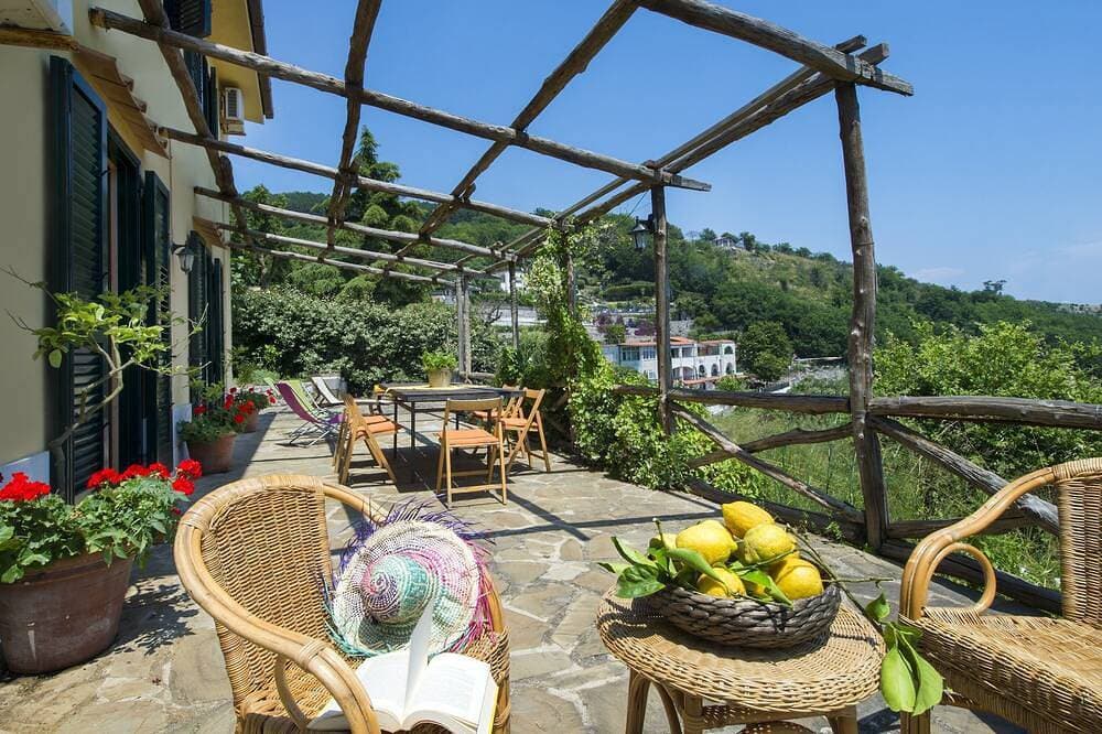 Foto 8 von 10: Herrliche Villa auf dem Terranova-Anwesen mit Blick auf den Golf von Salerno ...