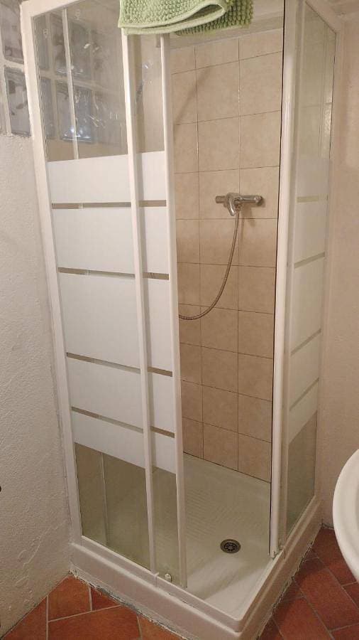 Foto 5 von 14: Double Room with Private Bathroom