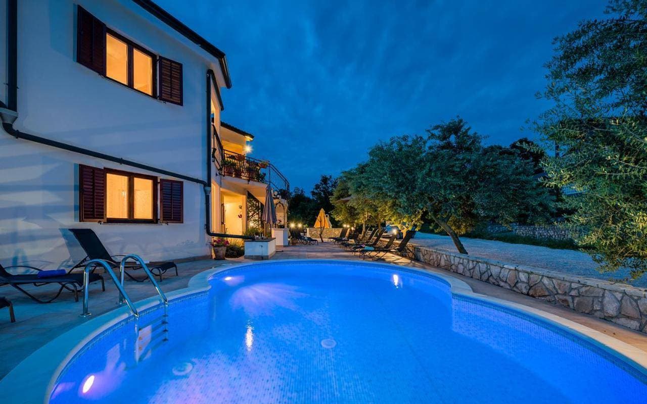 Ferienwohnung mit Sauna, Meerblick, Whirlpool und beheiztem Pool 1