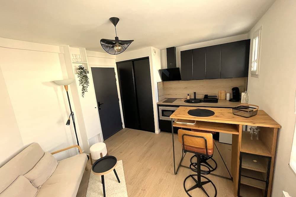 Cosy 2-room apartment with private parking 1