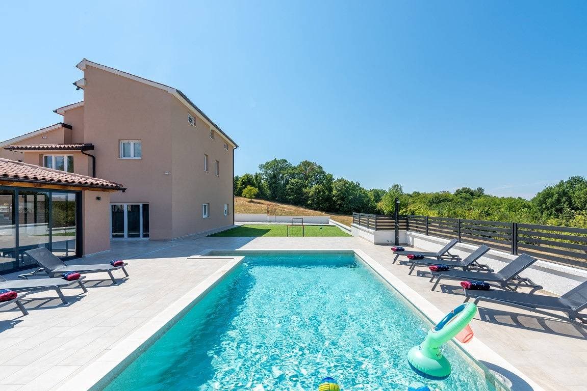 Foto 6 von 54: Moderne Villa in Karojba mit privatem Pool.