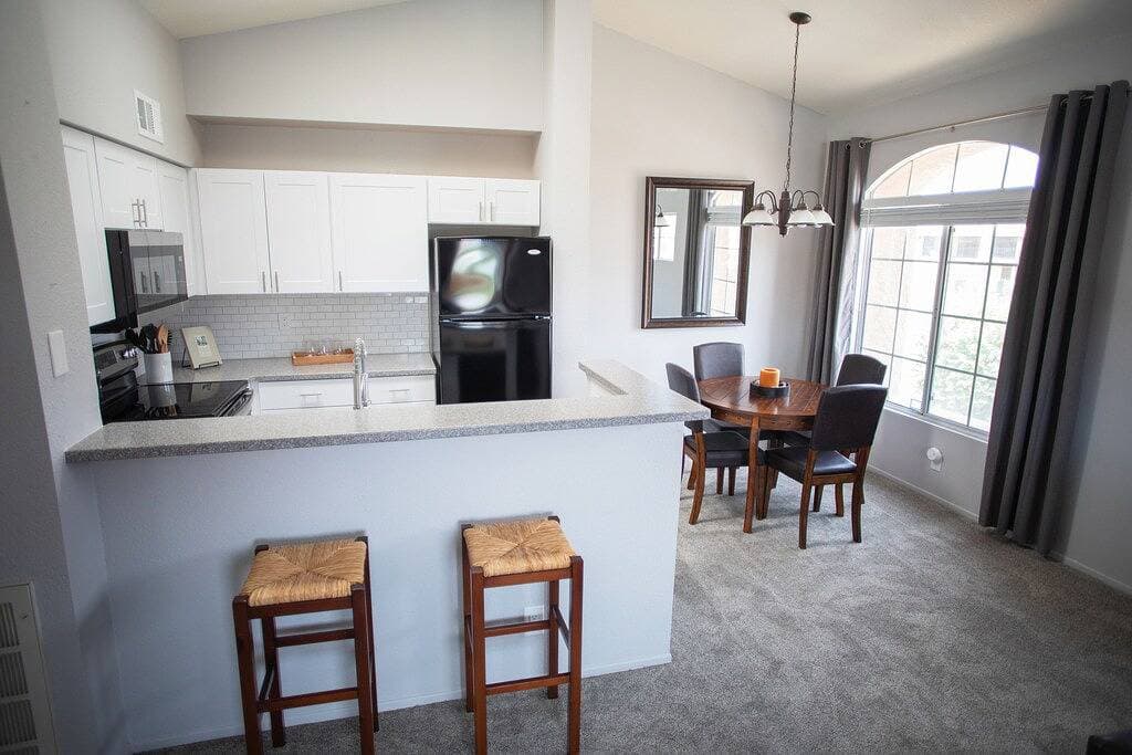 Foto 6 von 21: Lake View Condo with Pool/Boat Parking!