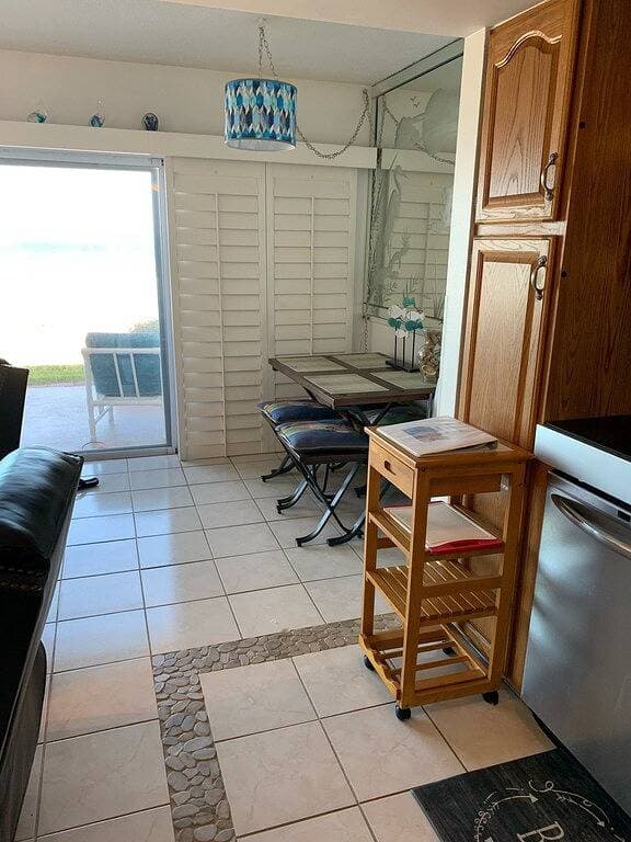 Foto 13 von 45: Direct Oceanfront 1/1 king first floor, oceanfront Patio, pool beach steps away.