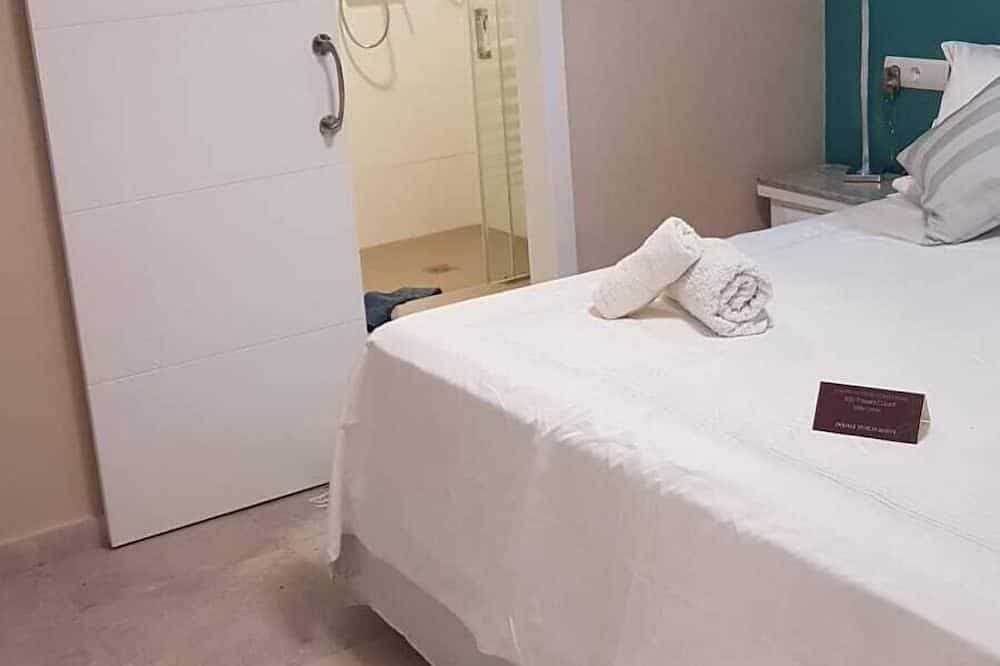Foto 3 von 30: Große, voll ausgestattete 2-Zimmer-Wohnung mit privatem Pool, in der Nähe von Marbella