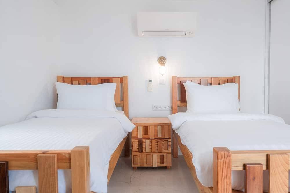 Foto 7 von 30: Blue Ocean Cottage. Private Heated Pool, Magnificent ocean view. Quiet location.