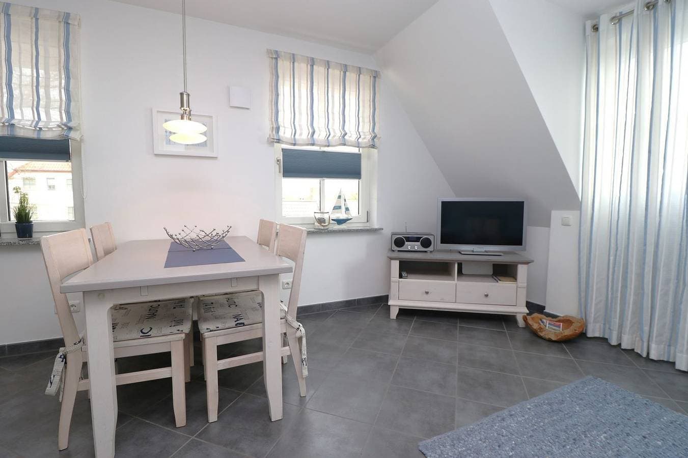 Foto 9 von 36: Ferienwohnung mit Boddenblick und 2 Balkonen, direkt am Ahrenshooper Hafen