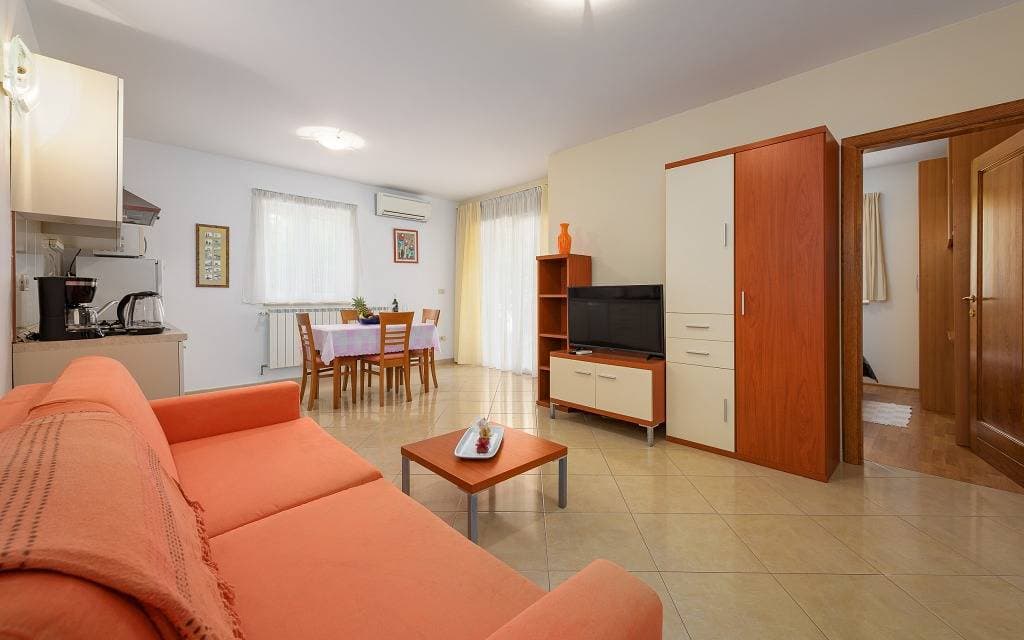 Ferienwohnung in Bašanija mit Terrasse, Klimaanlage, W-Lan (113-2) 1