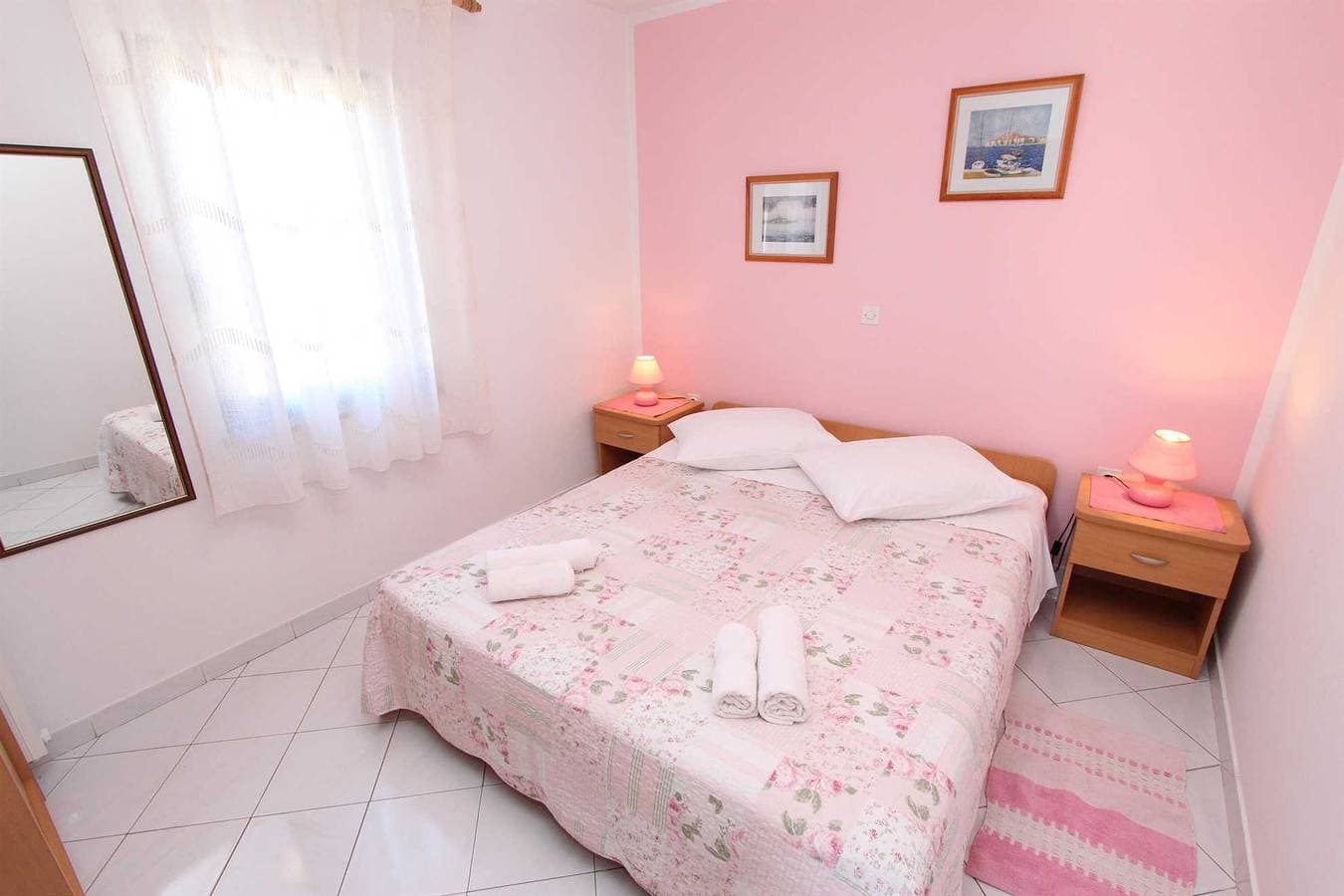 Foto 4 von 16: Pataj Ferienwohnung mit 1 Schlafzimmer mit Terrasse 3