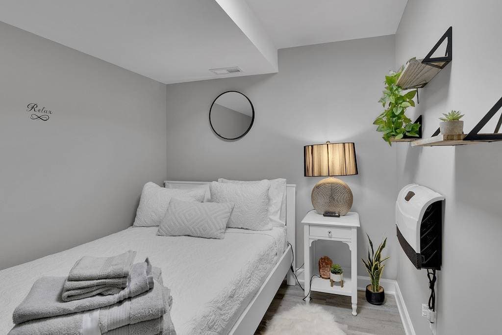 Foto 11 von 25: Cozy Modern Beautiful Studio+Parking. Walk to Dc Metro. Perfect for Long Stays!