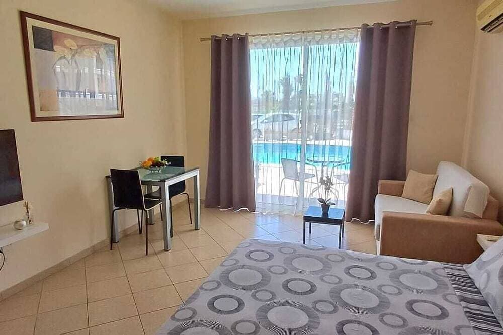 Foto 4 von 15: Kato Paphos Suites - Gf Studio Apartment. Pool View, Wi-Fi, a/c. Great Location