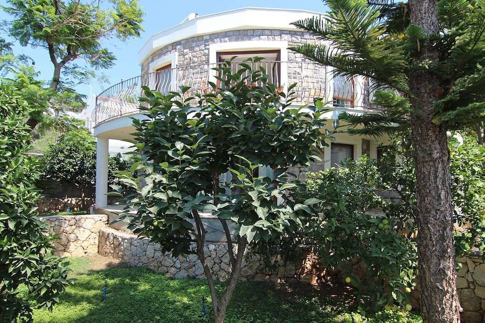 Foto 10 von 22: Romantic Stone Villa With Private Pool Just 100m From The Beach